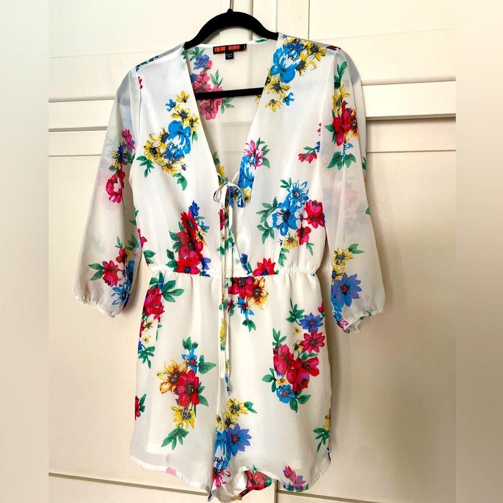LOVE TREE FLIRTY FLORAL PRINT 3/4 SLEEVE ROMPER SIZE MEDIUM 🌟EUC🌟